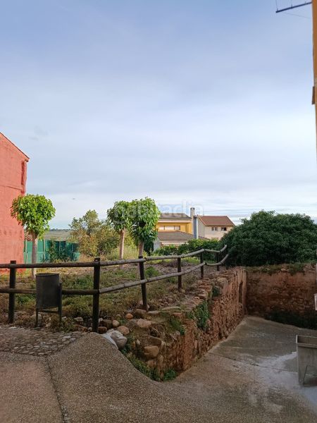 Foto bc5a7fee-3c61-460c-9dd4-1657aafb4061. Casa adossada amb xemeneia a Tudelilla