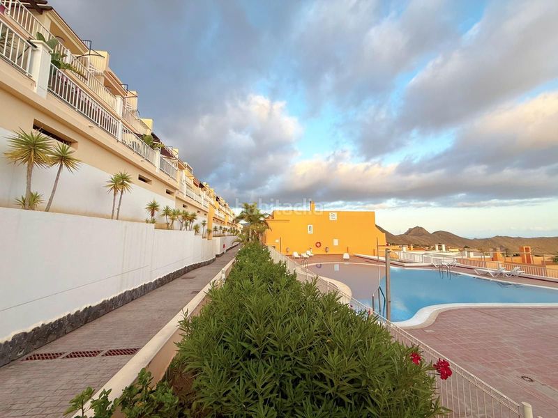 Foto b943b1c0-93da-4983-9496-c9edb32bbe1b. Pis amb piscina a Chayofa Arona