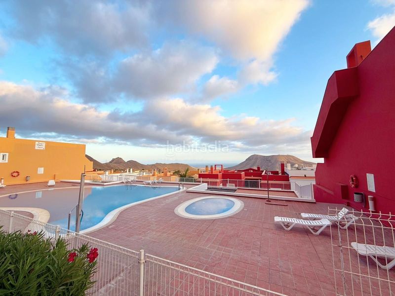Foto c56dce5d-6158-486e-bf39-db0ad98d977b. Pis amb piscina a Chayofa Arona