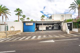 Rent Business premise in Gran bretaña s/n. Local comercial