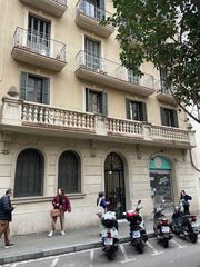 Flat in Carrer de les carolines 15. Oportunidad única de vivir en la zona del moda del centro de bar