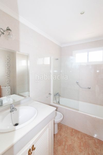 Foto 0303298d-944b-48ab-bf09-5d439cf6c130. Piso "todo exterior, 6 dormitorios y luz a raudales en bahía blanca" en Cádiz