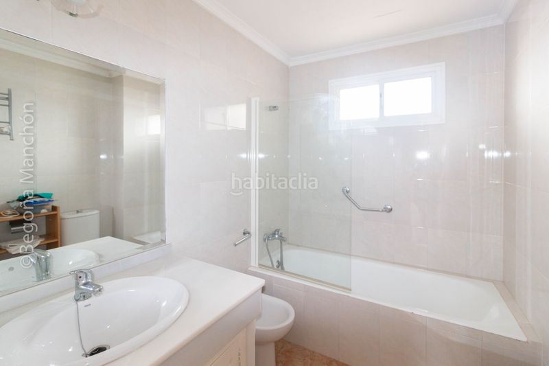 Foto 18827f09-049d-4ede-8001-ffa641be0071. Piso "todo exterior, 6 dormitorios y luz a raudales en bahía blanca" en Cádiz