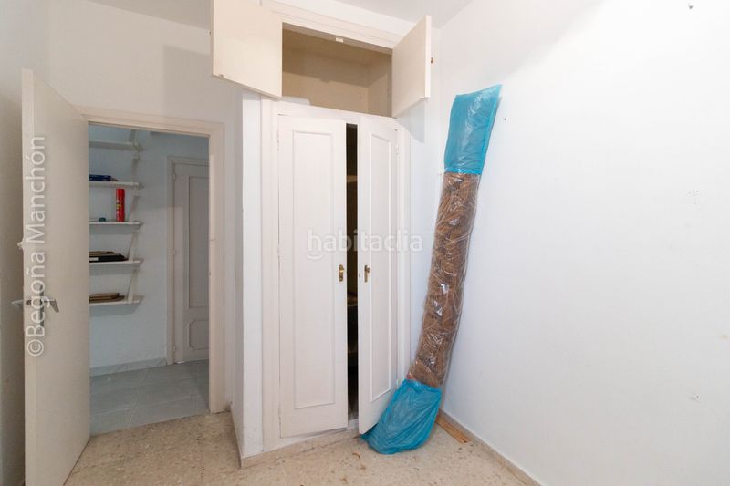 Foto 1923f1fd-7c3d-4e0c-96b0-b6d3316b4dfc. Piso "todo exterior, 6 dormitorios y luz a raudales en bahía blanca" en Cádiz