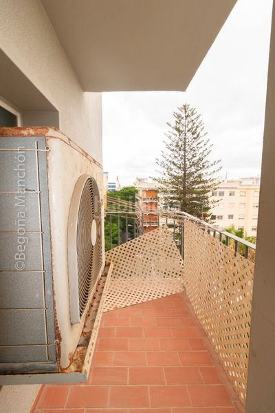 Foto 3e7e022a-0728-4f46-8d29-d9c26feb53e6. Piso "todo exterior, 6 dormitorios y luz a raudales en bahía blanca" en Cádiz