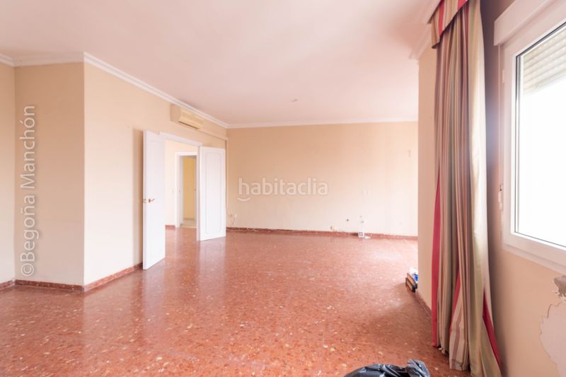 Foto 4584b7b0-a064-4237-8d43-858d8f470658. Piso "todo exterior, 6 dormitorios y luz a raudales en bahía blanca" en Cádiz