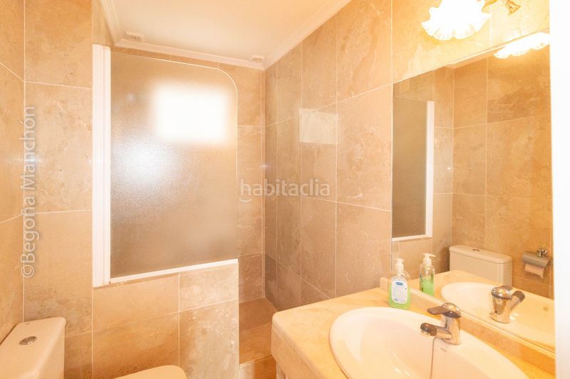 Foto 475c6541-5f5e-479c-abdd-66ae6f41f842. Piso "todo exterior, 6 dormitorios y luz a raudales en bahía blanca" en Cádiz