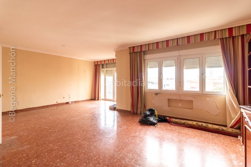 Foto 645a427f-51a7-471d-b470-236f5e5227e6. Piso "todo exterior, 6 dormitorios y luz a raudales en bahía blanca" en Cádiz