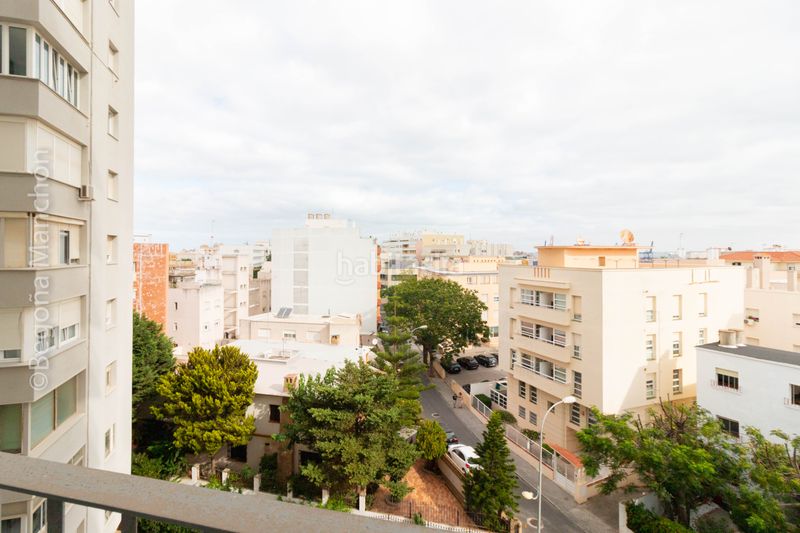 Foto 75e5179b-2b3f-4038-8eff-be8efb894b15. Piso "todo exterior, 6 dormitorios y luz a raudales en bahía blanca" en Cádiz