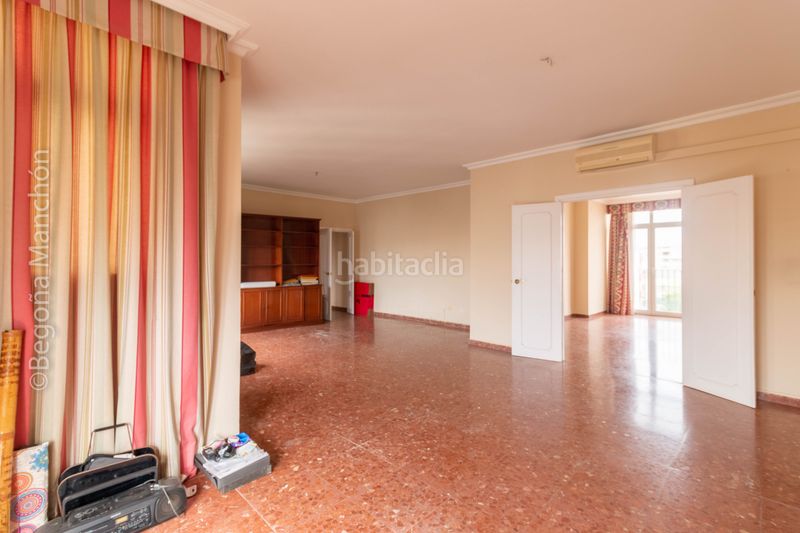 Foto 7e6121ac-62ed-448e-828e-369eab87e013. Piso "todo exterior, 6 dormitorios y luz a raudales en bahía blanca" en Cádiz