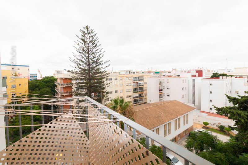 Foto ab0ac1a7-8be3-42f6-8b9a-20661705e5cd. Piso "todo exterior, 6 dormitorios y luz a raudales en bahía blanca" en Cádiz