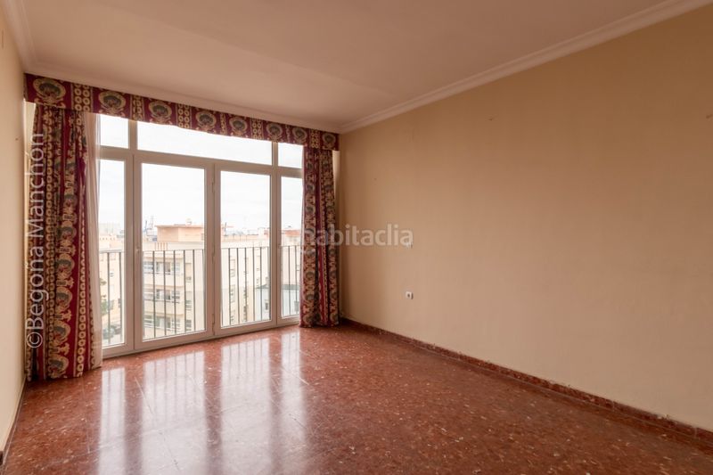 Foto ba0f13fe-8178-438e-9539-e69ee805bce5. Piso "todo exterior, 6 dormitorios y luz a raudales en bahía blanca" en Cádiz