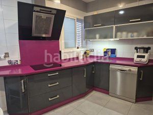 Foto 5d308800-2a76-4c32-a086-c607428be09d. Casa adossada amb aparcament a Centro Bormujos