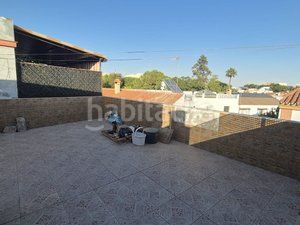 Foto c5efdbbb-aee2-45c2-95a4-03de72a86e9a. Casa adossada amb aparcament a Centro Bormujos