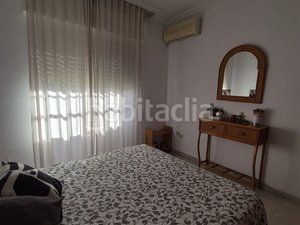 Foto 18ff84fb-f456-4f60-b39d-dd9ff1b72950. Casa adosada  en Centro Bormujos