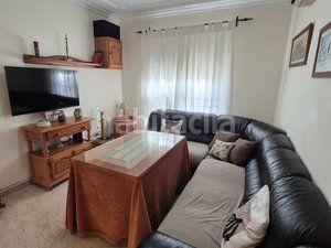Foto e2865583-92ff-4027-96c4-059d8430a5cd. Casa adosada  en Centro Bormujos