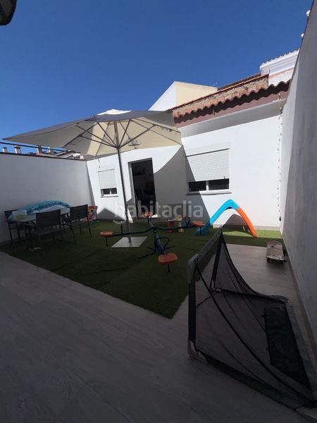 Foto 1498fb7e-7219-4c89-8f01-6c8cf30d411f. Casa adossada a Gines