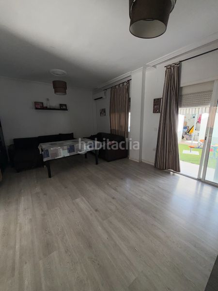 Foto 93ac3c26-b778-40b7-ada3-d35cc1557b39. Casa adossada a Gines