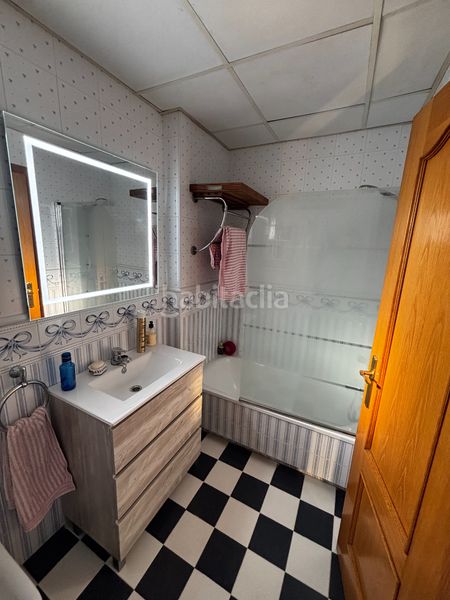 Foto 052a5394-fa0c-4816-8b23-e3a5978b2a5b. Casa aparellada amb aparcament piscina a Centro Bormujos