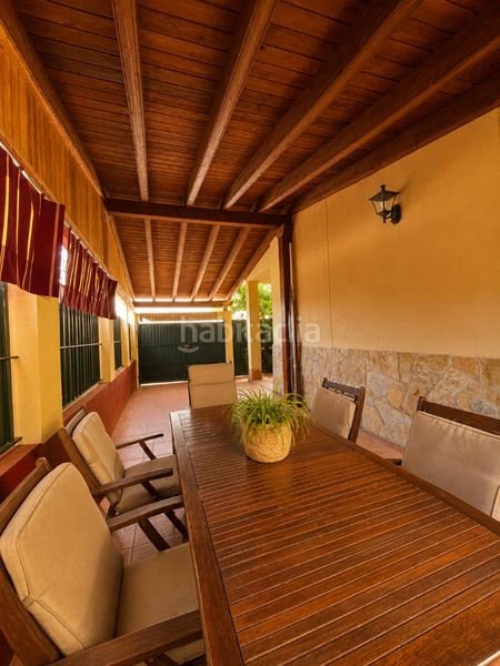 Foto 408c15a7-3227-4c3a-a10b-378b80c56dda. Casa aparellada amb aparcament piscina a Centro Bormujos