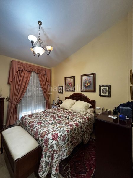Foto b70fc5ac-9105-4b47-9311-37a246189381. Casa aparellada amb aparcament piscina a Centro Bormujos