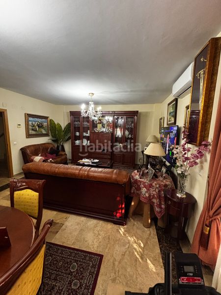Foto c9cbbc65-48e4-46c2-9033-7ff1266c1aab. Casa aparellada amb aparcament piscina a Centro Bormujos