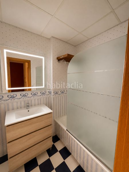 Foto e20beec3-07dc-4baf-8bc0-68657b9c60bb. Casa aparellada amb aparcament piscina a Centro Bormujos