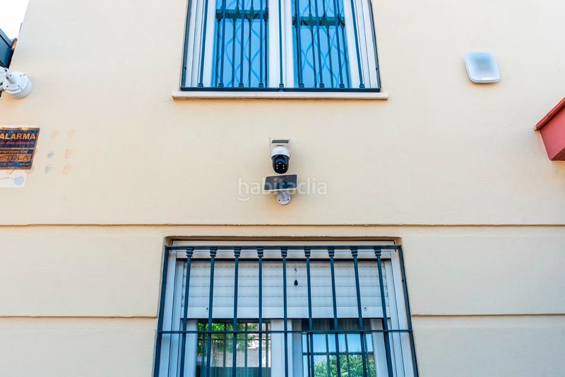 Foto c839b860-e197-4832-9662-53935583d9af. Casa aparellada amb aparcament a Centro Bormujos