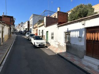Casa adossada a Santa Eufemia. Casa tomares