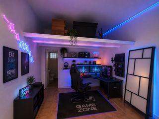 Oficina a Carrer mossèn quintí mallofré 51. Oficina gaming full equip