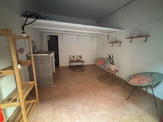 Estudi a Carrer mossèn quintí mallofré 51. Estudio a pie de calle