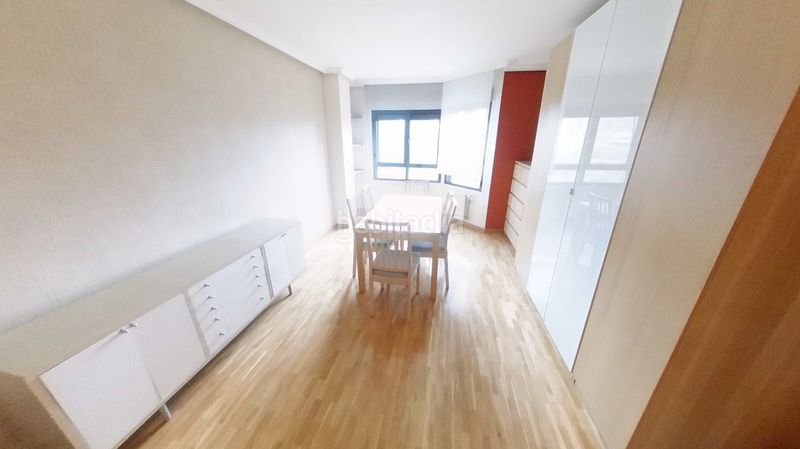 Foto cc6307e2-211d-4e7c-89cc-00e9a9cebfe2. Lloguer pis amb calefacció piscina a San Juan Bautista Madrid