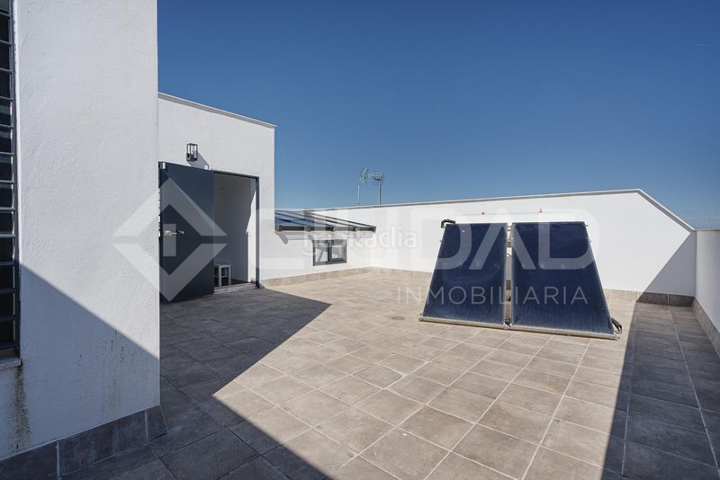 Foto 0a378937-d201-45d6-b97d-fdafe011778a. Casa amb aparcament a Carmona