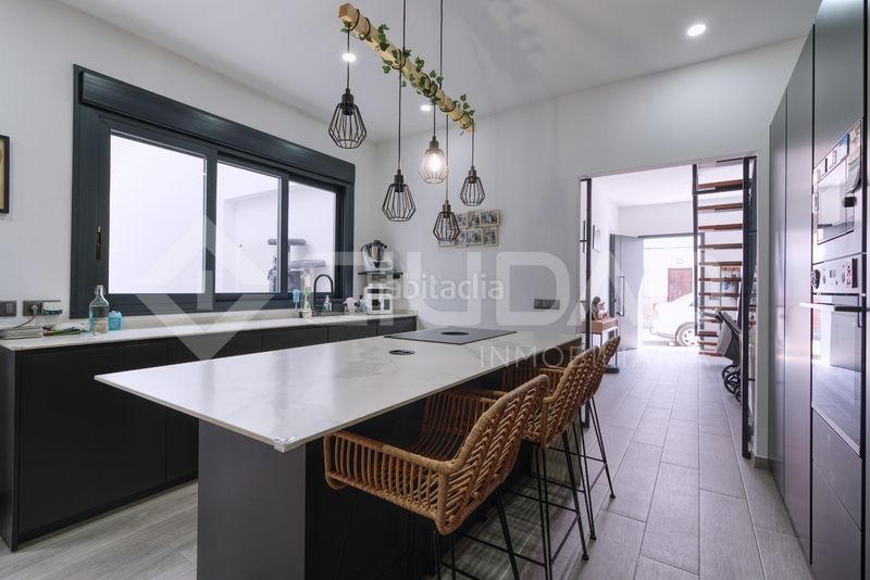 Foto 2782e4b9-cd78-474e-ba4a-dd4f00a88d4a. Casa amb aparcament a Carmona