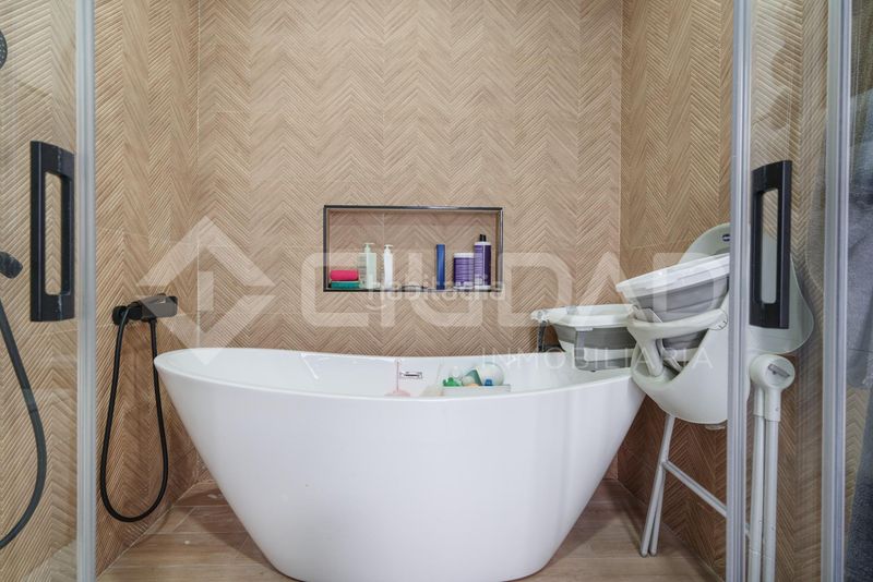 Foto 3cf5b933-5609-402c-ac89-f97a2349fa8b. Casa amb aparcament a Carmona