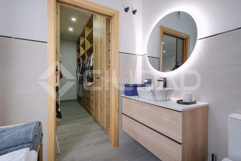 Foto 74df4b36-105c-46b5-a30c-8bbecfc18fc3. Casa amb aparcament a Carmona