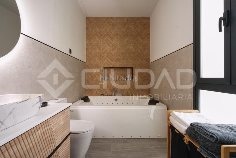 Foto a75f6734-f7ea-4a9e-99fc-a911ea6fe6d2. Casa amb aparcament a Carmona