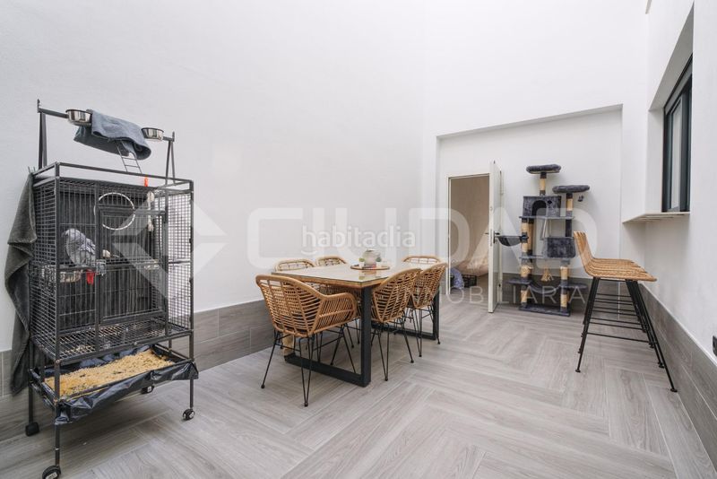 Foto f723a997-bd1c-4861-a31b-3df2d080a3b4. Casa amb aparcament a Carmona