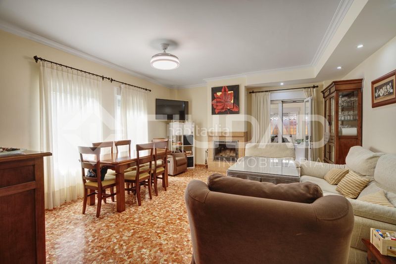 Foto fbf0f8f4-7364-40bb-9b80-ec022b55154d. Xalet a Carmona