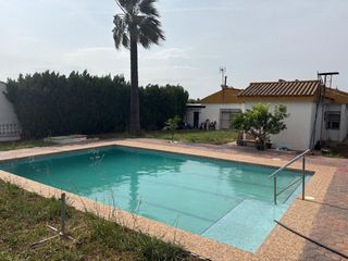 Xalet a La Paz. Chalet urbano en urbanización las encinas