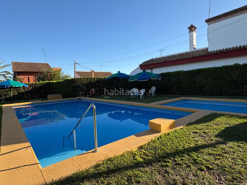 Foto 9a22bf3a-3211-4e50-87b1-7380f00a7e7a. Chalet avec parking dans Mairena del Alcor