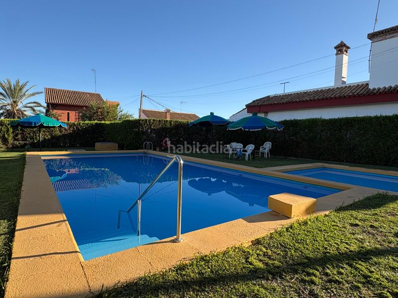 Foto b1a129c4-bf68-4e9c-abd7-5f9eb4043d16. Chalet avec parking dans Mairena del Alcor