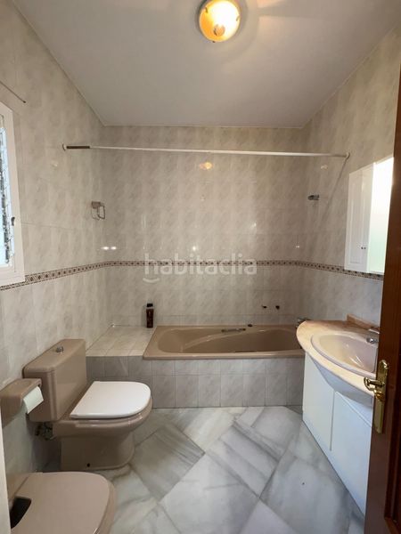 Foto b4069f3c-6fcc-4aee-8064-21bcf90e1c7c. Chalet avec parking dans Mairena del Alcor
