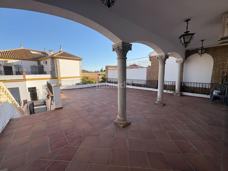 Foto f5924da9-4c49-45e4-b35c-f2ad5404e972. Chalet avec parking dans Mairena del Alcor