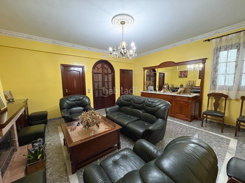 Foto 836bd28d-9700-43a8-9476-f543b8301232. Casa amb aparcament a Mairena del Alcor