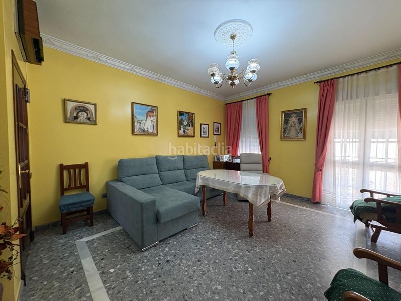 Foto cc3f82ad-d0ac-4973-911e-a54917b99ed6. Casa amb aparcament a Mairena del Alcor