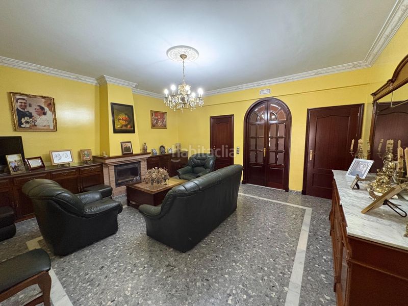 Foto f6104778-1531-40a7-9f21-fa936773f969. Casa amb aparcament a Mairena del Alcor