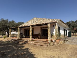 Masia a Lugar botoa 12h. Finca con casa reformada, piscina y total seguridad en bótoa (a