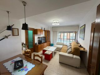 Pis a Santa Marina. Piso de 3 dorm. con terraza y cocina ampliada junto a maristas