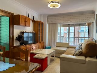 Flat in Avenida Juan Pereda Pila